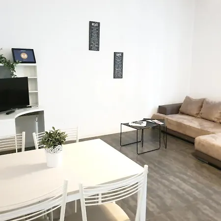 Aurora Daire Milano